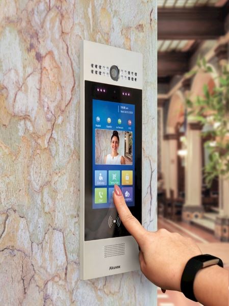r29-akuvox-smart-intercom-touchscreen